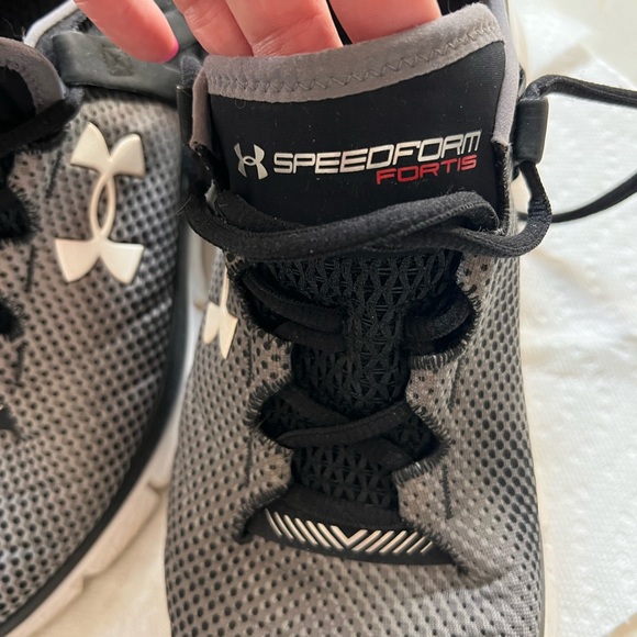 Women’s size 9 Under Armour sneakers - Picture 6 of 10